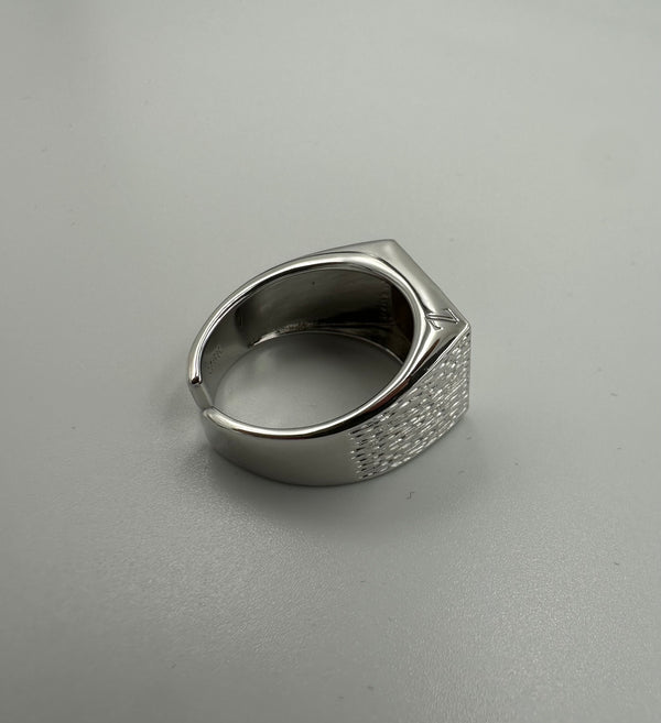 Impero - Textured Signet Ring (Silver)